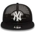 schwarze-flache-trucker-kappe-9fifty-embroidered-mesh-der-new-york-yankees-mlb-von-new-era