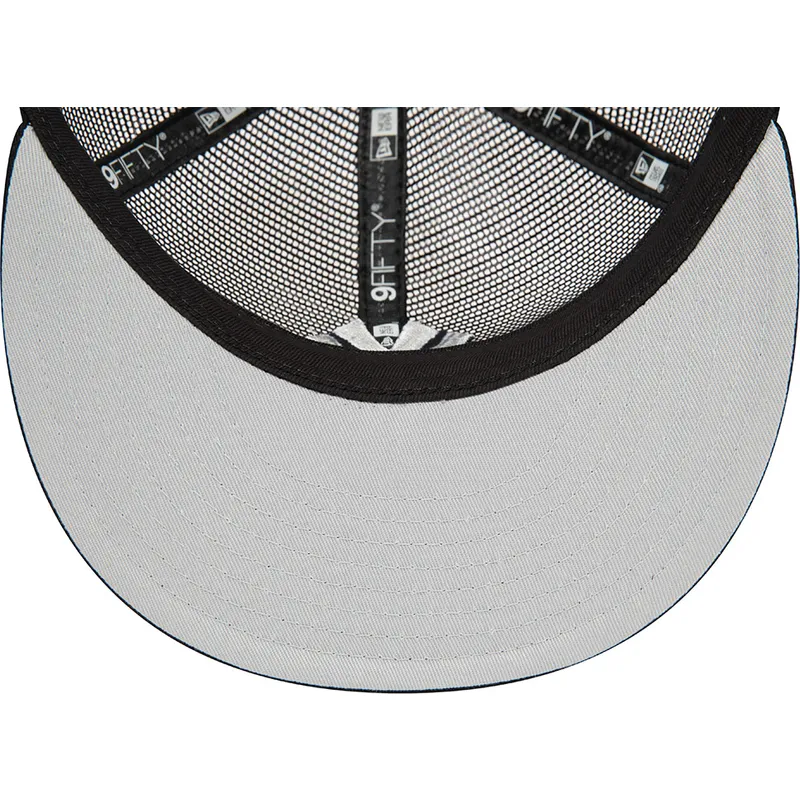 schwarze-flache-trucker-kappe-9fifty-embroidered-mesh-der-new-york-yankees-mlb-von-new-era