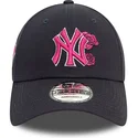 gorra-curva-azul-marino-ajustable-con-logo-rosa-9forty-flower-icon-de-new-york-yankees-mlb-de-new-era