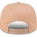 beige-snapback-kappe-mit-gebogenem-schirm-9fifty-seasonal-flower-von-red-bull-racing-formula-1-von-new-era
