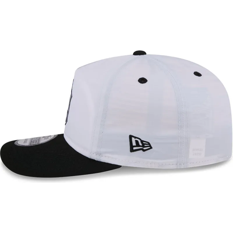 gebogene-weisse-und-schwarze-snapback-kappe-golfer-chrome-logo-von-new-york-yankees-mlb-von-new-era
