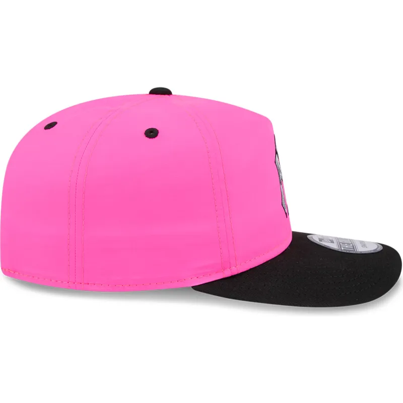 gebogene-rosa-und-schwarze-snapback-kappe-golfer-chrome-logo-von-new-york-yankees-mlb-von-new-era