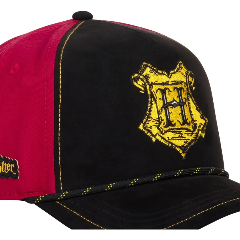 schwarze-und-rote-gebogene-kappe-hogwarts-pot2-harry-potter-von-capslab