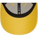gelbe-gebogene-verstellbare-9forty-essential-kappe-von-new-era