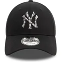schwarze-verstellbare-9forty-seasonal-infill-kappe-der-new-york-yankees-mlb-von-new-era