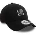 schwarze-verstellbare-9forty-kappe-mit-gebogenem-schirm-metallic-patch-las-vegas-raiders-nfl-von-new-era
