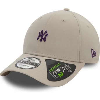 Beżowa czapka z zakrzywionym daszkiem, regulowana, z fioletowym logo 9FORTY REPREVE Mini Logo New York Yankees MLB od New Era