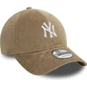 beige-gebogene-verstellbare-9forty-cord-kappe-der-new-york-yankees-mlb-von-new-era