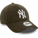grune-verstellbare-curved-cap-9forty-borg-der-new-york-yankees-mlb-von-new-era
