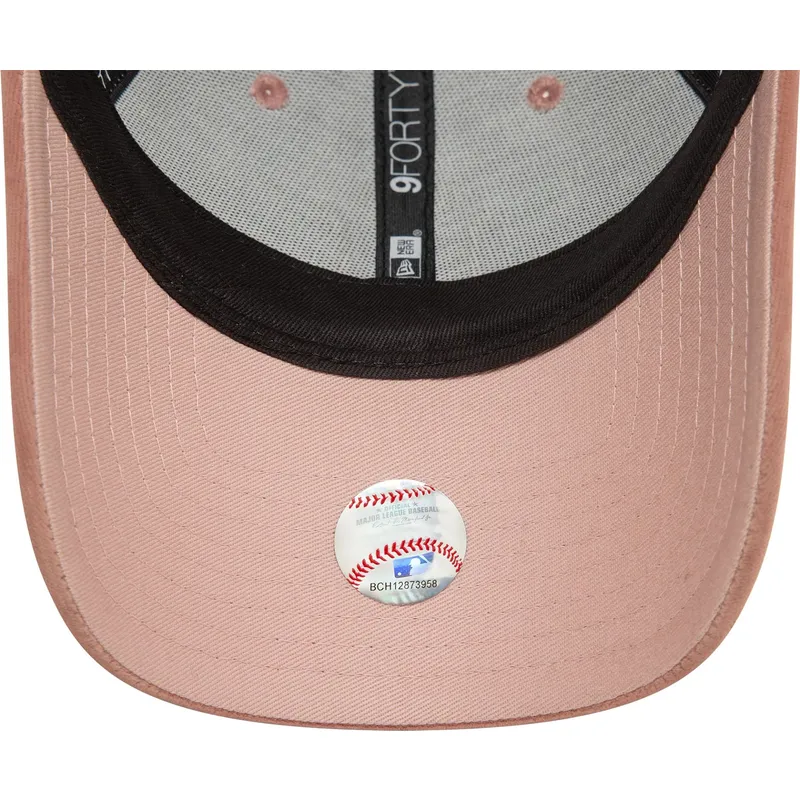 cepur-izliekta-roza-regulejams-9forty-velour-diamante-no-new-york-yankees-mlb-no-new-era