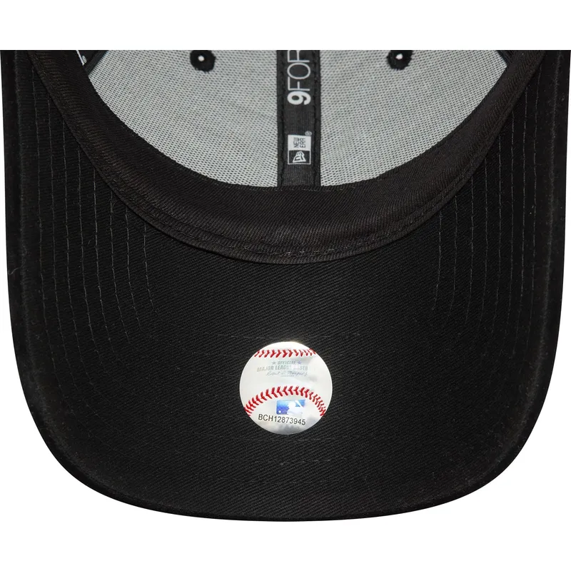 cepur-izliekta-melns-regulejams-9forty-velour-diamante-no-new-york-yankees-mlb-no-new-era