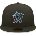 schwarze-enganliegende-59fifty-ac-perf-flatcap-der-miami-marlins-mlb-von-new-era