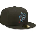 schwarze-flache-angepasste-59fifty-ac-perf-kappe-der-miami-marlins-mlb-von-new-era