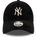9forty-cord-verstellbare-schwarze-damenkappe-mit-gebogenem-schirm-und-beigem-logo-der-new-york-yankees-mlb-von-new-era