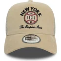 beige-9forty-a-frame-cord-graphic-trucker-kappe-new-york-states-and-nations-von-new-era