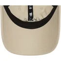 beige-verstellbare-9twenty-heritage-script-kappe-von-new-era