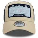 beige-und-schwarze-a-frame-license-plate-trucker-kappe-von-los-angeles-cities-and-beaches-von-new-era