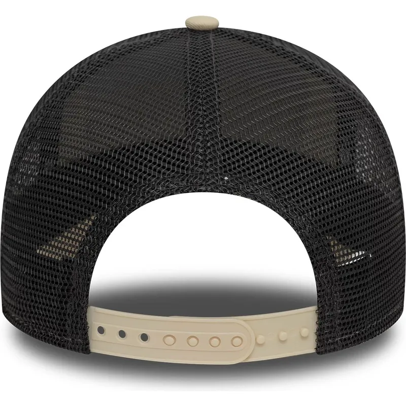 beige-und-schwarze-a-frame-license-plate-trucker-kappe-von-los-angeles-cities-and-beaches-von-new-era