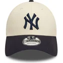 verstellbare-9forty-colour-block-kappe-in-beige-und-marineblau-der-new-york-yankees-mlb-von-new-era