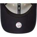 verstellbare-9forty-colour-block-kappe-in-beige-und-marineblau-der-new-york-yankees-mlb-von-new-era