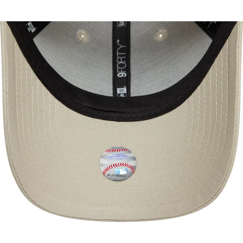 beige-verstellbare-curved-cap-mit-rotem-logo-9forty-side-patch-der-los-angeles-dodgers-mlb-von-new-era