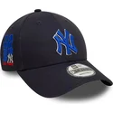 regulowana-granatowa-czapka-z-zakrzywionym-daszkiem-z-niebieskim-logo-9forty-side-patch-new-york-yankees-mlb-od-new-era