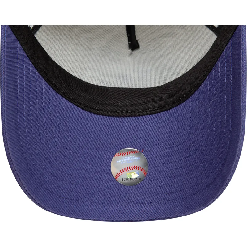 beigefarbene-und-violette-snapback-kappe-mit-gebogenem-schirm-und-violettem-logo-9forty-a-frame-world-series-patch-der-los-angel
