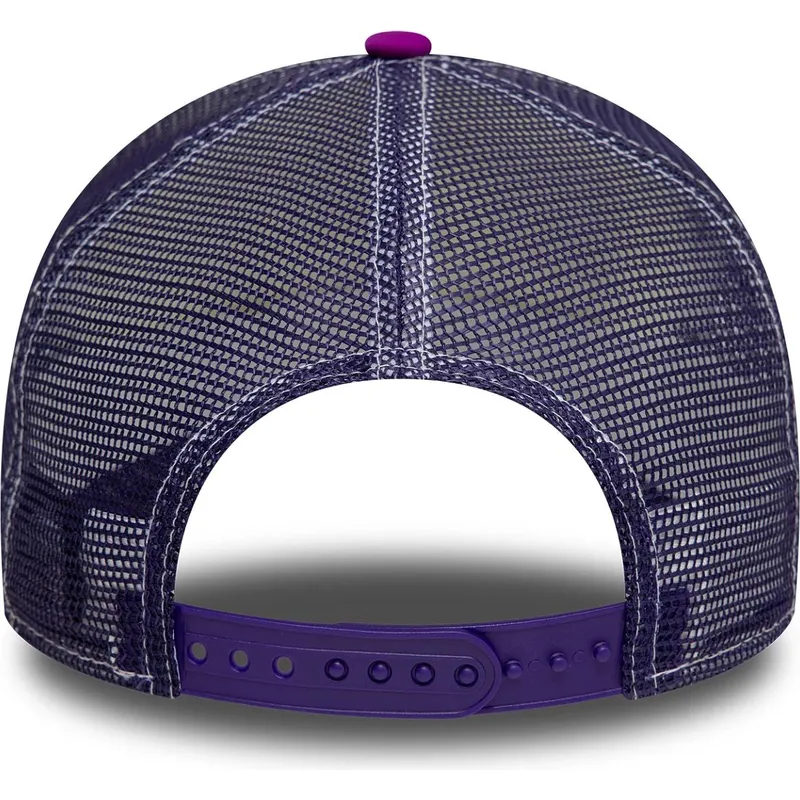 beige-und-violette-trucker-kappe-9forty-a-frame-graphic-stand-tall-talk-small-play-ball-von-new-era