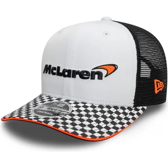 Weiß-schwarze Snapback-Trucker-Kappe 9FIFTY mit kariertem Visor von McLaren Racing Formula 1 von New Era