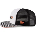 weisse-und-schwarze-flache-trucker-kappe-snapback-9fifty-checkered-visor-von-mclaren-racing-formula-1-von-new-era