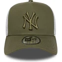 grune-und-weisse-trucker-kappe-mit-grunem-logo-a-frame-league-essential-der-new-york-yankees-mlb-von-new-era