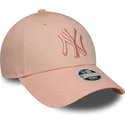 rozowa-regulowana-czapka-z-zakrzywionym-daszkiem-dla-kobiet-z-rozowym-logo-9forty-league-essential-new-york-yankees-mlb-new-era