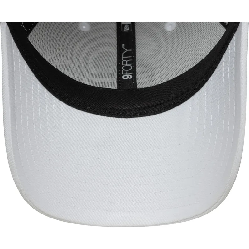 casquette-courbee-blanche-ajustable-9forty-outline-new-york-yankees-mlb-new-era
