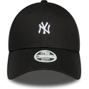 svart-justerbar-kurvad-keps-for-dam-9forty-mini-logo-fran-new-york-yankees-mlb-av-new-era