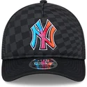 schwarze-trucker-kappe-9forty-m-crown-a-frame-gradient-raceway-der-new-york-yankees-mlb-von-new-era