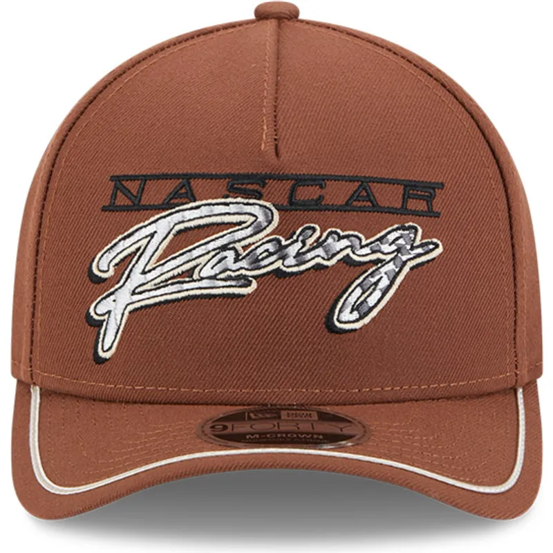 braune-gebogene-snapback-kappe-9forty-m-crown-a-frame-motorsport-von-nascar-von-new-era