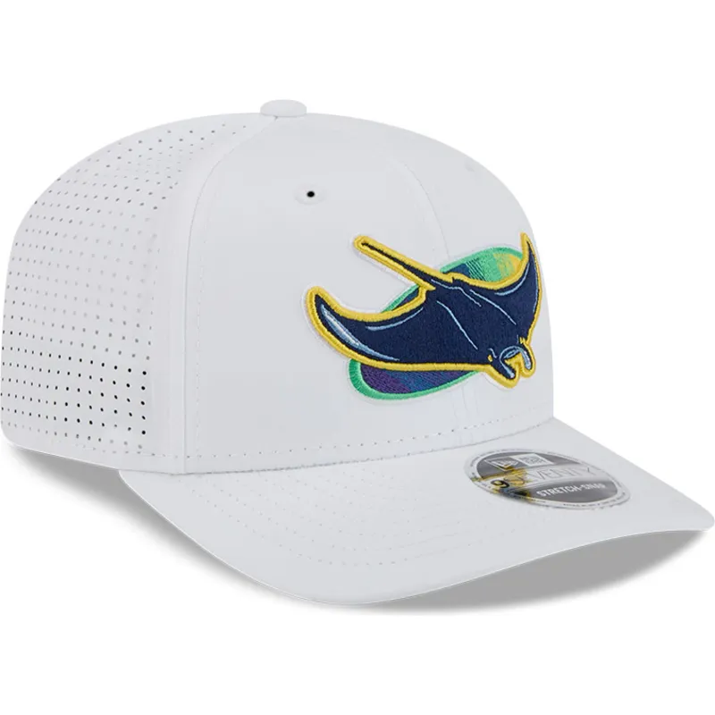 weisse-trucker-cap-9seventy-perf-spring-training-fan-pack-2025-der-tampa-bay-rays-mlb-von-new-era