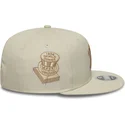 beige-snapback-kappe-mit-flachem-schirm-und-beigem-logo-9fifty-original-fit-world-series-der-new-york-yankees-mlb-von-new-era