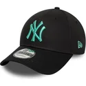 schwarze-verstellbare-9forty-league-essential-kappe-mit-gebogenem-schirm-und-blauem-logo-der-new-york-yankees-mlb-von-new-era