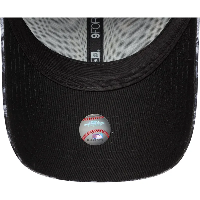 cepur-izliekta-melns-regulejams-9forty-all-over-print-no-new-york-yankees-mlb-no-new-era