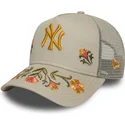 new-era-new-york-yankees-mlb-a-frame-floral-icon-trucker-cap-beige