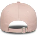 verstellbare-rosa-damen-cap-mit-gebogenem-schirm-und-weissem-logo-9forty-league-essential-der-new-york-yankees-mlb-von-new-era