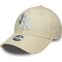 beige-verstellbare-damen-cap-mit-gebogenem-schirm-9forty-beaded-new-york-yankees-mlb-von-new-era