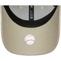 beige-gebogene-verstellbare-damenkappe-9forty-woven-der-new-york-yankees-mlb-von-new-era