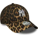 verstellbare-damen-cap-mit-gebogenem-schirm-im-leopardenmuster-9twenty-outline-der-new-york-yankees-mlb-von-new-era