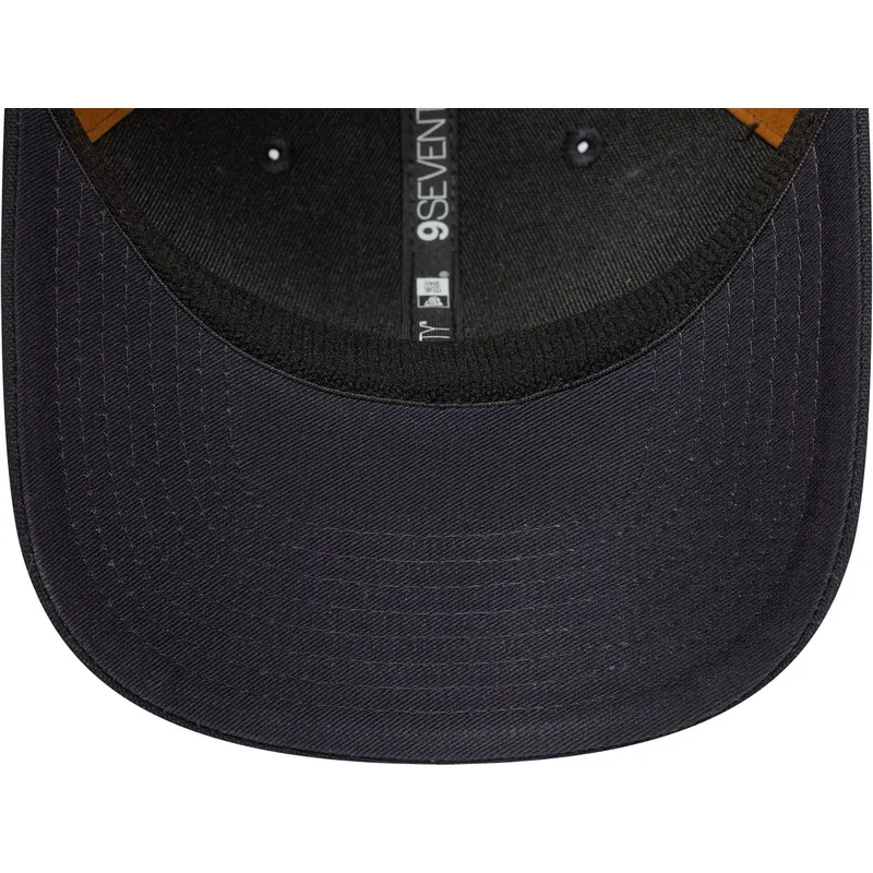 trucker-cap-marineblau-und-braun-9seventy-stretch-snap-debossed-logo-new-york-yankees-mlb-von-new-era