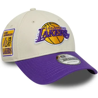 Gorra curva beige y violeta ajustable 9FORTY Contrast Patch de Los Angeles Lakers NBA de New Era