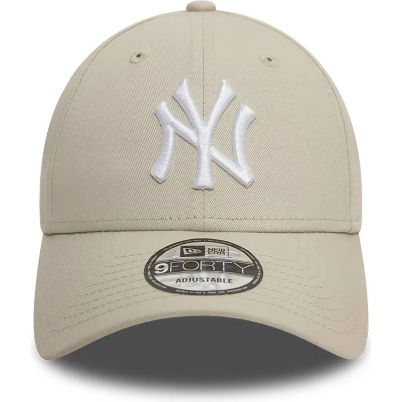 beige-verstellbare-curved-cap-mit-weissem-logo-9forty-league-essential-der-new-york-yankees-mlb-von-new-era