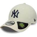 beige-verstellbare-curved-cap-mit-marineblauem-logo-9forty-recycled-der-new-york-yankees-mlb-von-new-era