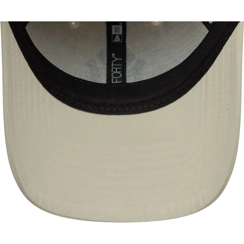 beige-verstellbare-curved-cap-mit-marineblauem-logo-9forty-recycled-der-new-york-yankees-mlb-von-new-era